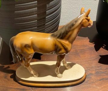 Vintage Porseleinen Paardenbeeld beschikbaar voor biedingen