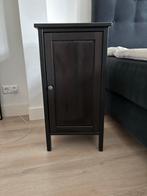 2 IKEA Hemnes nachtkastjes zwart/bruin, Huis en Inrichting, Slaapkamer | Nachtkastjes, Ophalen, Gebruikt, Minder dan 45 cm, 55 tot 70 cm