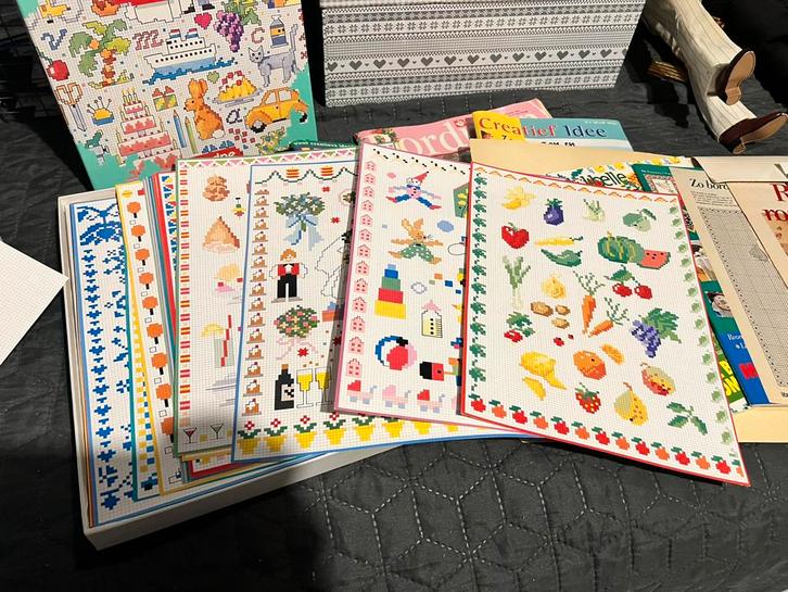 Partij borduurpakketten taarten vlinders baby merklap, Hobby en Vrije tijd, Borduren en Borduurmachines, Zo goed als nieuw, Borduurpakket