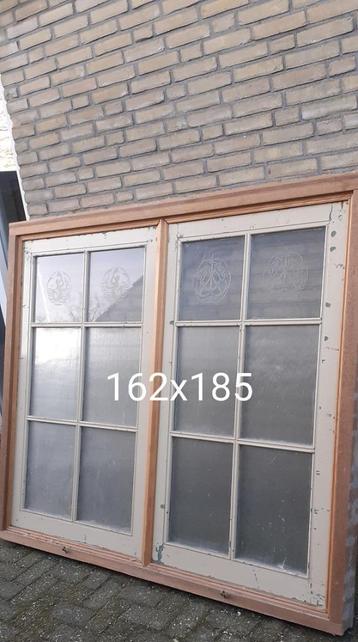 Kozijn met bijzonder glas -  beschikbaar voor biedingen