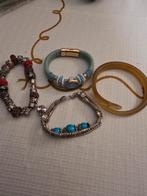 Armbanden verschillende soorten met steentjes, Sieraden, Tassen en Uiterlijk, Oorbellen, Ophalen of Verzenden, Overige kleuren