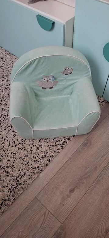 Zacht kinderstoeltje tiamo,mooie zacht groene kleur beschikbaar voor biedingen