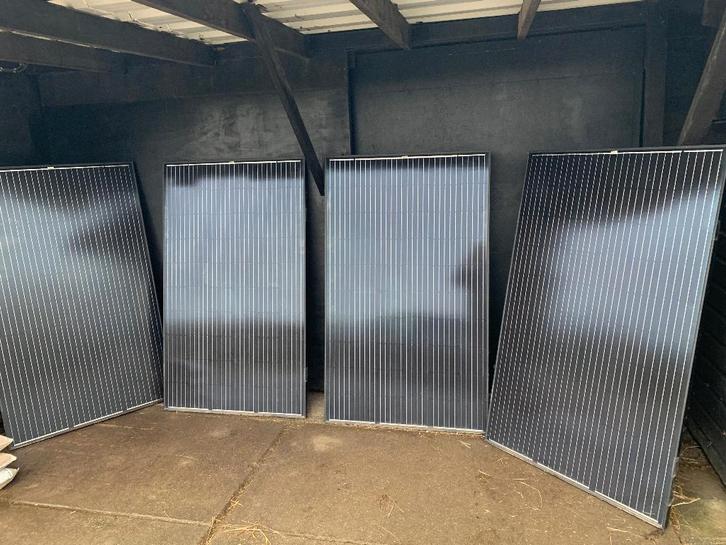Te koop: Complete Off-Grid Zonnepanelen Noodstroom Set, Doe-het-zelf en Verbouw, Zonnepanelen en Toebehoren, Zo goed als nieuw