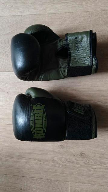 Rumble Bokshandschoenen & Scheenbeschermers beschikbaar voor biedingen