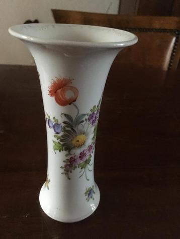 Vaasje gemerkt zie foto 2 beschikbaar voor biedingen