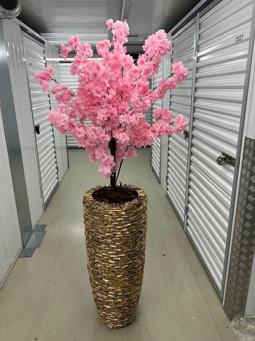 Schelpvazen met kunstbloemen, Huis en Inrichting, Woonaccessoires | Vazen, Wit, Minder dan 50 cm, Aardewerk of Porselein, Ophalen of Verzenden