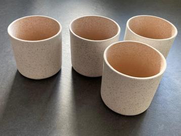 Hakbijl 'Cindy', 4 x strakke, witte keramieken bloempotten.  beschikbaar voor biedingen