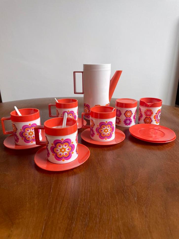 Vintage kinder serviessetje thee retro design, Antiek en Kunst, Antiek | Servies compleet, Ophalen of Verzenden