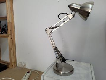 mooie vintage Chrome tafellamp met halve bolle kap beschikbaar voor biedingen