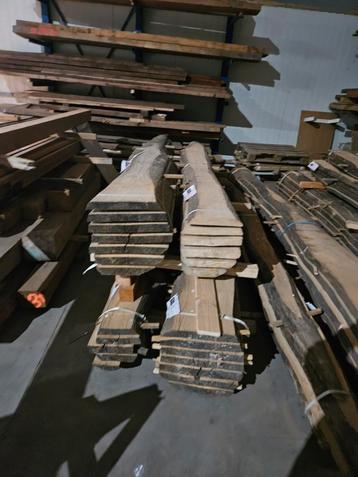 Iepen hout gewaterd voor meubels. beschikbaar voor biedingen