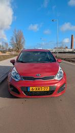 Kia Rio 1.2 I exclusive 5DRS 2014 Rood, Auto's, 1027 kg, 4 cilinders, Origineel Nederlands, Handgeschakeld