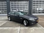 BMW 5-Serie 2.0 520D Touring AUT 2011 Grijs, Auto's, BMW, Achterwielaandrijving, 1995 cc, 4 cilinders, Zwart