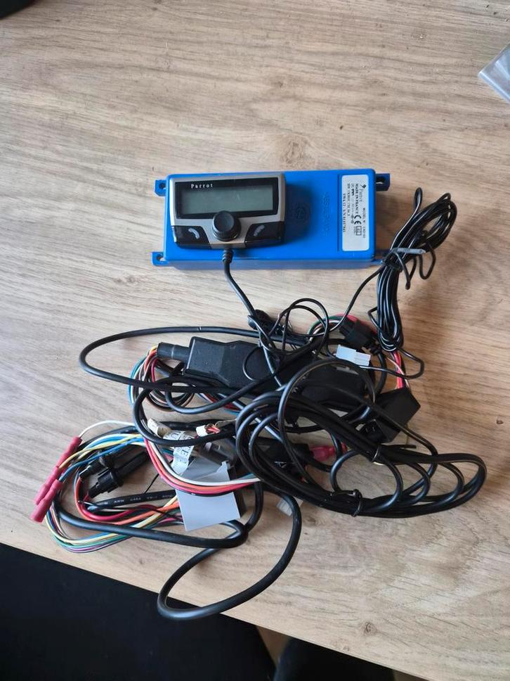 Parrot CK3100 Bluetooth Carkit, Auto diversen, Carkits, Gebruikt, Ophalen of Verzenden