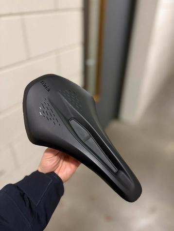 Fizik Terra Argo X3 Zadel - Nieuwstaat! beschikbaar voor biedingen