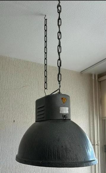 Grote Poolse industriele ovale hanglamp Mesko jaren 70 beschikbaar voor biedingen