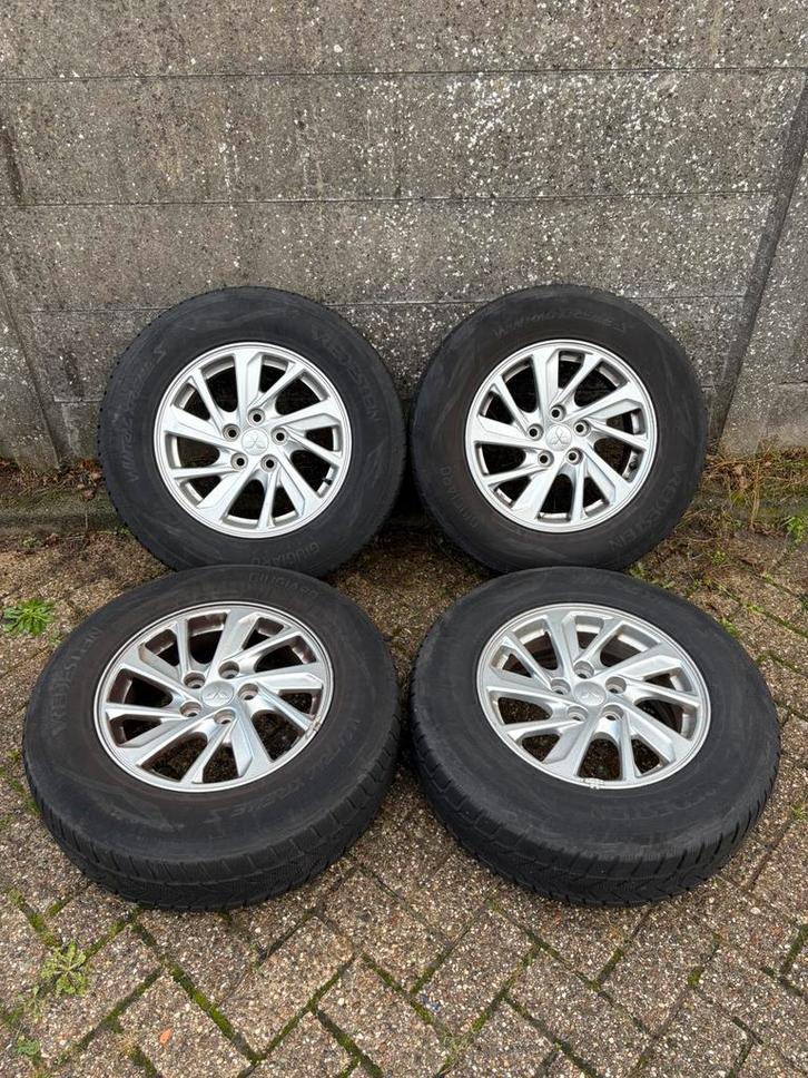 16” Mitsubishi Outlander velgen winterbanden, Auto-onderdelen, Banden en Velgen, Banden en Velgen, Winterbanden, 16 inch, 215 mm