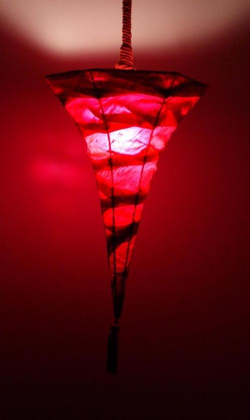 OPRUIMING Vintage jaren 90 design bewerkt zijde Peter Wylly, Huis en Inrichting, Lampen | Hanglampen, Gebruikt, Minder dan 50 cm