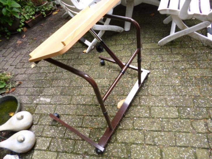 computertafel laptoptafel izgs op wielen zgan, Huis en Inrichting, Kasten | Computermeubels, Zo goed als nieuw, 70 tot 120 cm