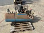 Te koop 200 liter compressor is draaiend en komt op druk, 100 liter of meer, Ophalen, Gebruikt, Minder dan 200 liter/min