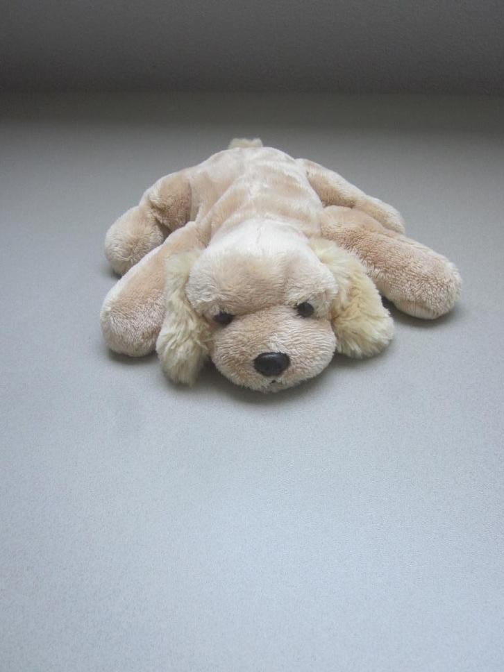 Tiamo Collection lichtbruin zacht pluche liggend hondje pup, Kinderen en Baby's, Speelgoed | Knuffels en Pluche, Nieuw, Hond, Ophalen of Verzenden
