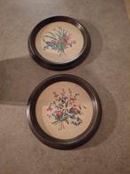 Twee vintage borduurwerkjes in houten lijst, Ophalen of Verzenden, Gebruikt