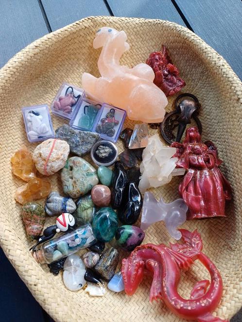 Koopjesbak gevuld met edelstenen, Verzamelen, Mineralen en Fossielen, Mineraal, Ophalen of Verzenden