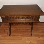 Donker houten tafeltje met lade, Huis en Inrichting, Tafels | Bijzettafels, Gebruikt, 55 tot 75 cm, Rechthoekig, Hout