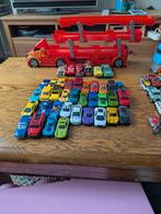 39 autos, hot wheels transporter/race ban, Kinderen en Baby's, Speelgoed | Speelgoedvoertuigen, Ophalen of Verzenden, Zo goed als nieuw