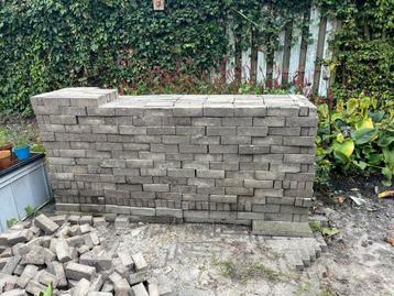 Gratis betonklinkers beschikbaar voor biedingen