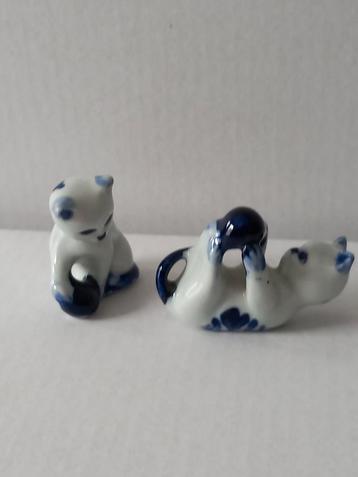 Porcelein blauw/wit mini poesjes beschikbaar voor biedingen