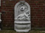 Muurfontein met Vrouw - 115 cm - Steen, Tuin en Terras, Ophalen of Verzenden, Hardsteen, Fontein