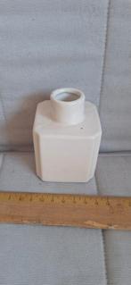 Witte Vaasje - Aardewerk, Wit, Aardewerk of Porselein, Ophalen of Verzenden, Zo goed als nieuw