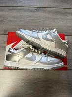 Nike Dunk Low Metallic Silver | 40.5, Kleding | Dames, Schoenen, Wit, Nike, Nieuw, Ophalen of Verzenden