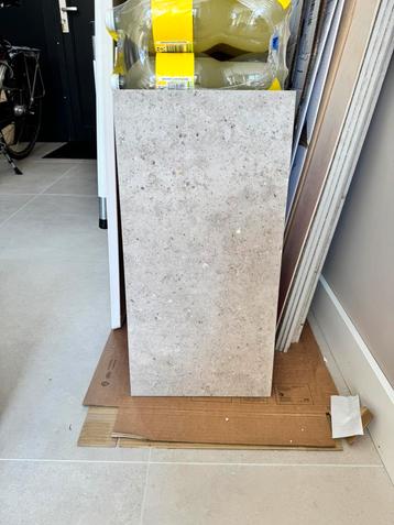 Tegels 60*30 cm beige / 6 stuks beschikbaar voor biedingen