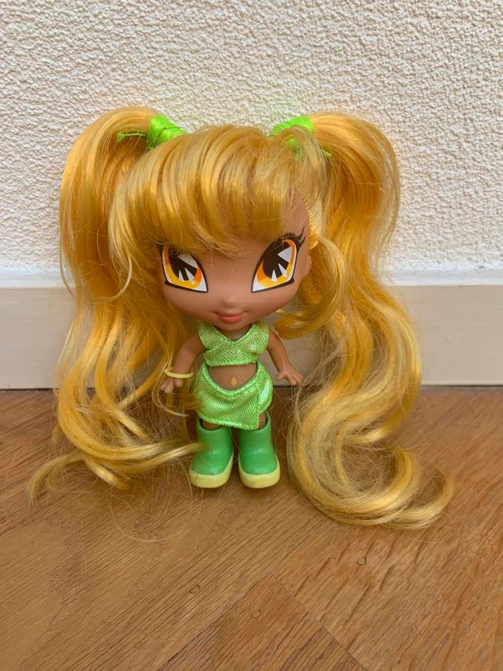 Winx Club Bambola Pixie Chatta, Verzamelen, Poppen, Zo goed als nieuw, Fashion Doll, Ophalen of Verzenden
