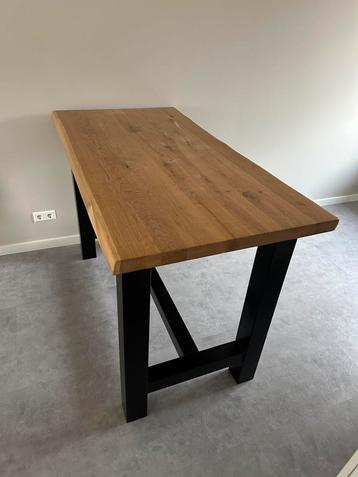 Prachtige op maat gemaakte bartafel massief eikenhout staal beschikbaar voor biedingen