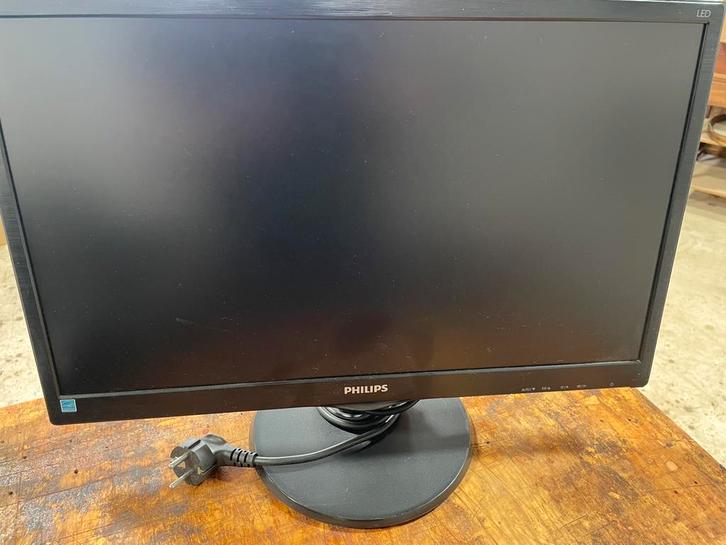 3 computer ledschermen en 1 tv scherm, Computers en Software, Monitoren, Zo goed als nieuw, 60 Hz of minder, HDMI, VGA, LED, Full HD