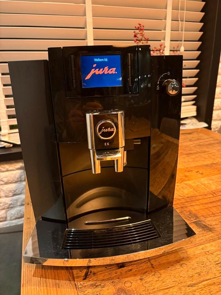 Jura E6 volautomatische koffiemachine ️, Witgoed en Apparatuur, Koffiezetapparaten, Gebruikt, Koffiebonen, Koffiemachine, Ophalen