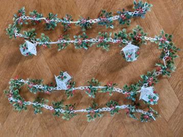 Vintage Plastic Kerstslinger Hulst en 4 Lantaarntjes 270cm. beschikbaar voor biedingen