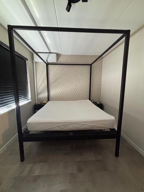 Stalen hemelbed 180x200 mignon van de bunt, Huis en Inrichting, Slaapkamer | Bedden, Zo goed als nieuw, Tweepersoons, 180 cm, 200 cm