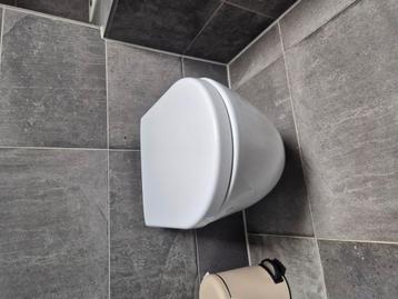 Toiletpot beschikbaar voor biedingen