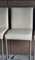 Mooie leren hoge stoel/ barkruk ecru, Huis en Inrichting, Barkrukken, 1 kruk, Ophalen, Zo goed als nieuw, 60 tot 90 cm