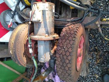 Sterke elektromotor met wielen. beschikbaar voor biedingen