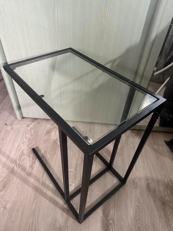 Laptoptafel beschikbaar voor biedingen