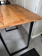 Hoge tafel met dik houten blad. Teak, zwart industrieel., Ophalen, Zo goed als nieuw