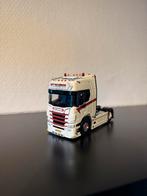 WSI Scania R530 Roy van Merode, Hobby en Vrije tijd, Modelauto's | 1:50, Ophalen of Verzenden, Zo goed als nieuw, Bus of Vrachtwagen