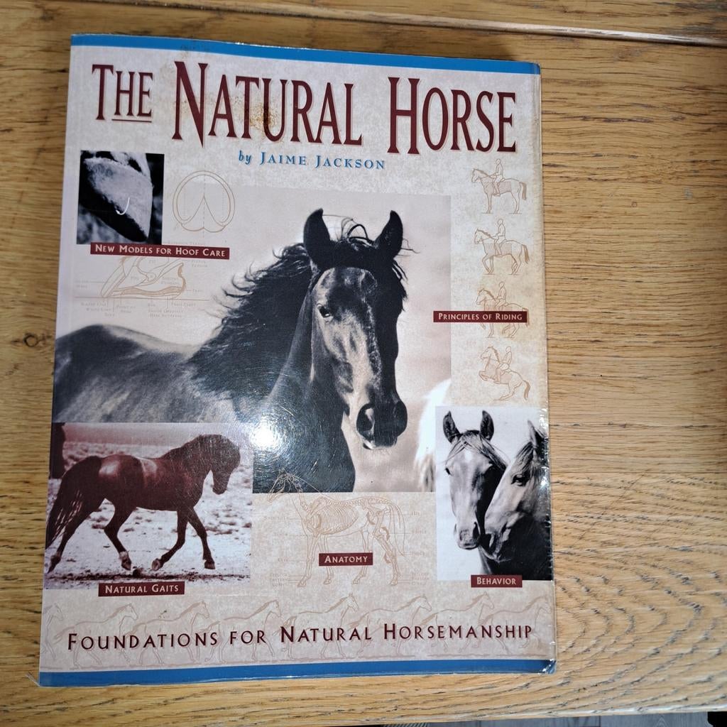 Hoefverzorging en Natuurlijk Paard - Boeken, Boeken, Ophalen of Verzenden, Zo goed als nieuw, Overige onderwerpen