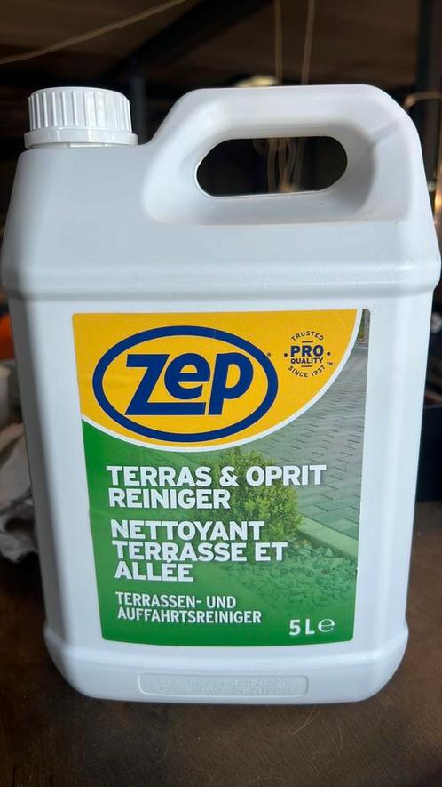 Terras en oprit reiniger 5 ltr 4 st. in 1 koop € 40 ophalen, Huis en Inrichting, Schoonmaakartikelen, Ophalen