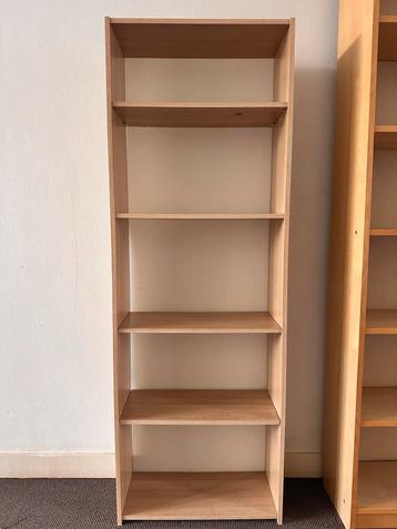 Houten Boekenkast met Planken beschikbaar voor biedingen