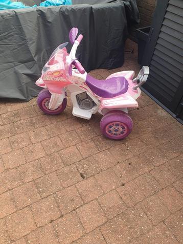 Leuke meisjes elektrische scooter beschikbaar voor biedingen